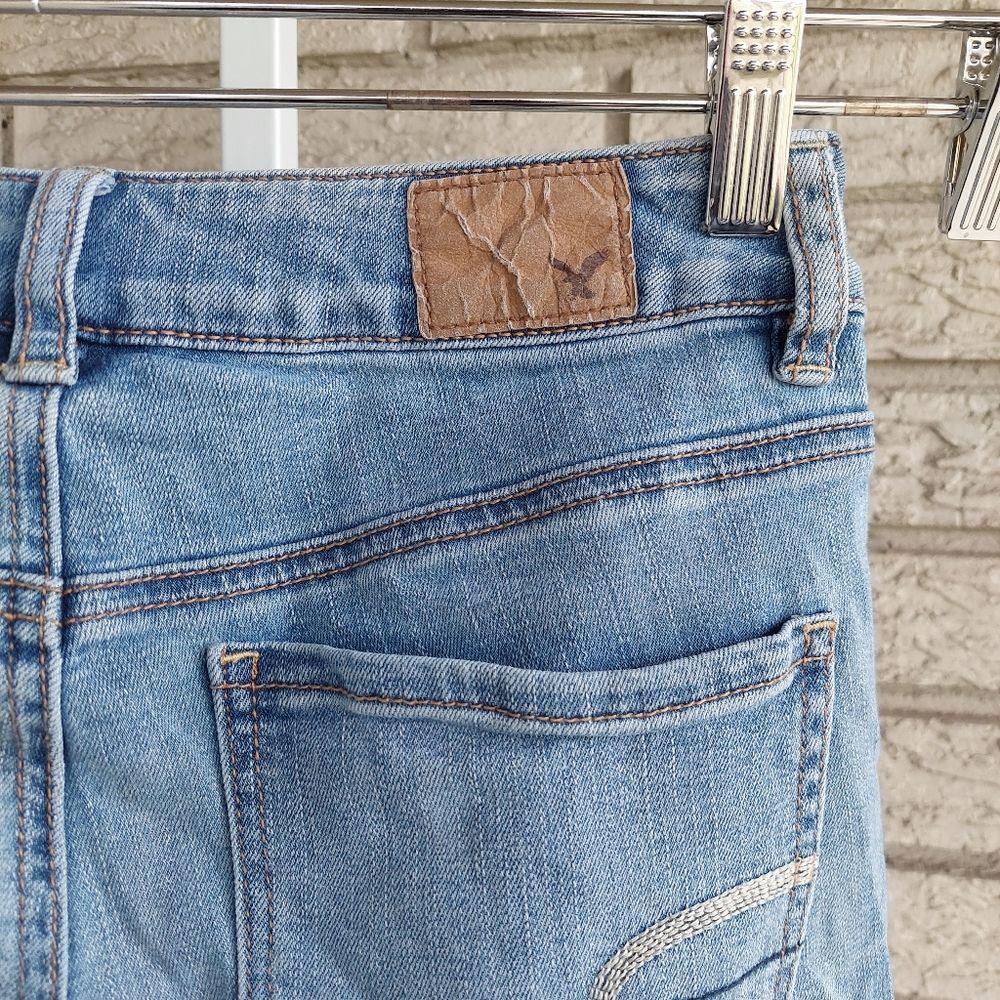 American Eagle Outfitters Light Wash Hi-Rise Jegging Super Stretch 2 EUC - Picture 2 of 8